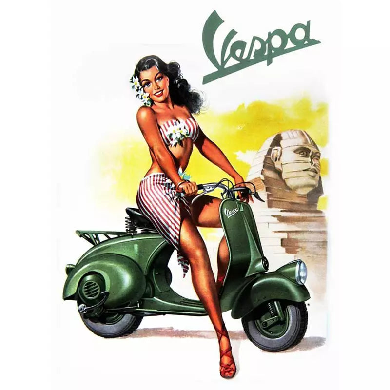 Plaque Métal Vintage Vespa Pin-up 1970 – Déco Rétro 17,5 X 11,5 Cm